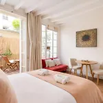 Notre Dame - Prestige Studio With Lift And Terrace For 2