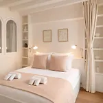 Notre Dame - Prestige Studio With Lift And Terrace For 2